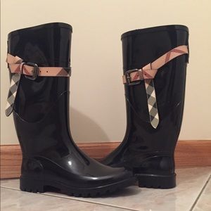Burberry Black and Tan Winter Rain Boots